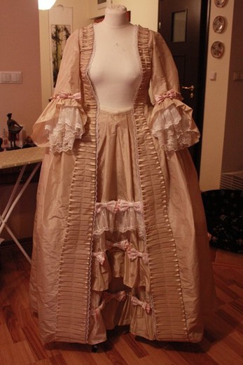 Suknia inspirowana strjami Madame de Pompadour