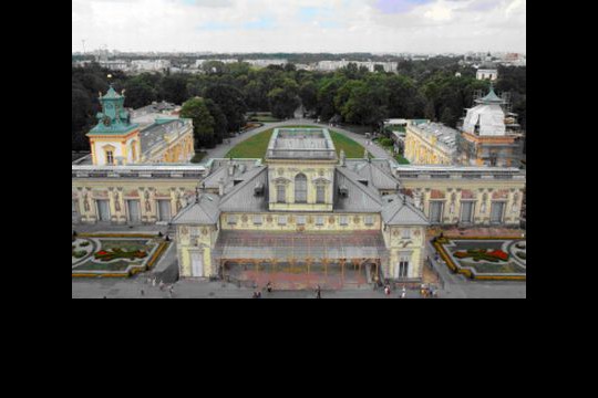 44_widok znad ogrodu pałacu w wilanowie wzdłuż głównej osi pałacu, w kierunku skarpy warszawskiej .jpg