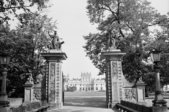 Pałac od strony wjazdu, fot. B. Seredyńska.jpg