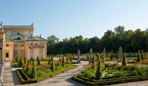 Ogród włoski na tarasie górnym i południowa strona pałacu, fot. W. Holnicki.jpg