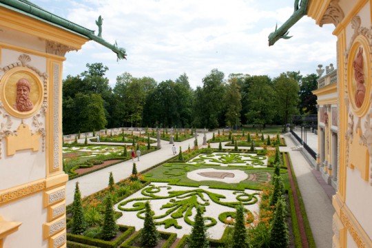 Widok na ogrody wilanowskie z okna pałacu, fot. W. Holnicki.jpg