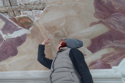 Malowidła podczas oczyszczania oraz  usuwania przemalowań i dawnych retuszy (1).jpg