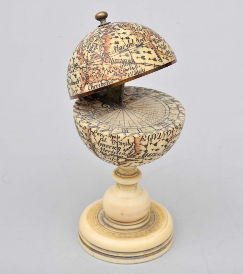 Globus z zegarem słonecznym, XIX w., fot. Z. Reszka.jpg